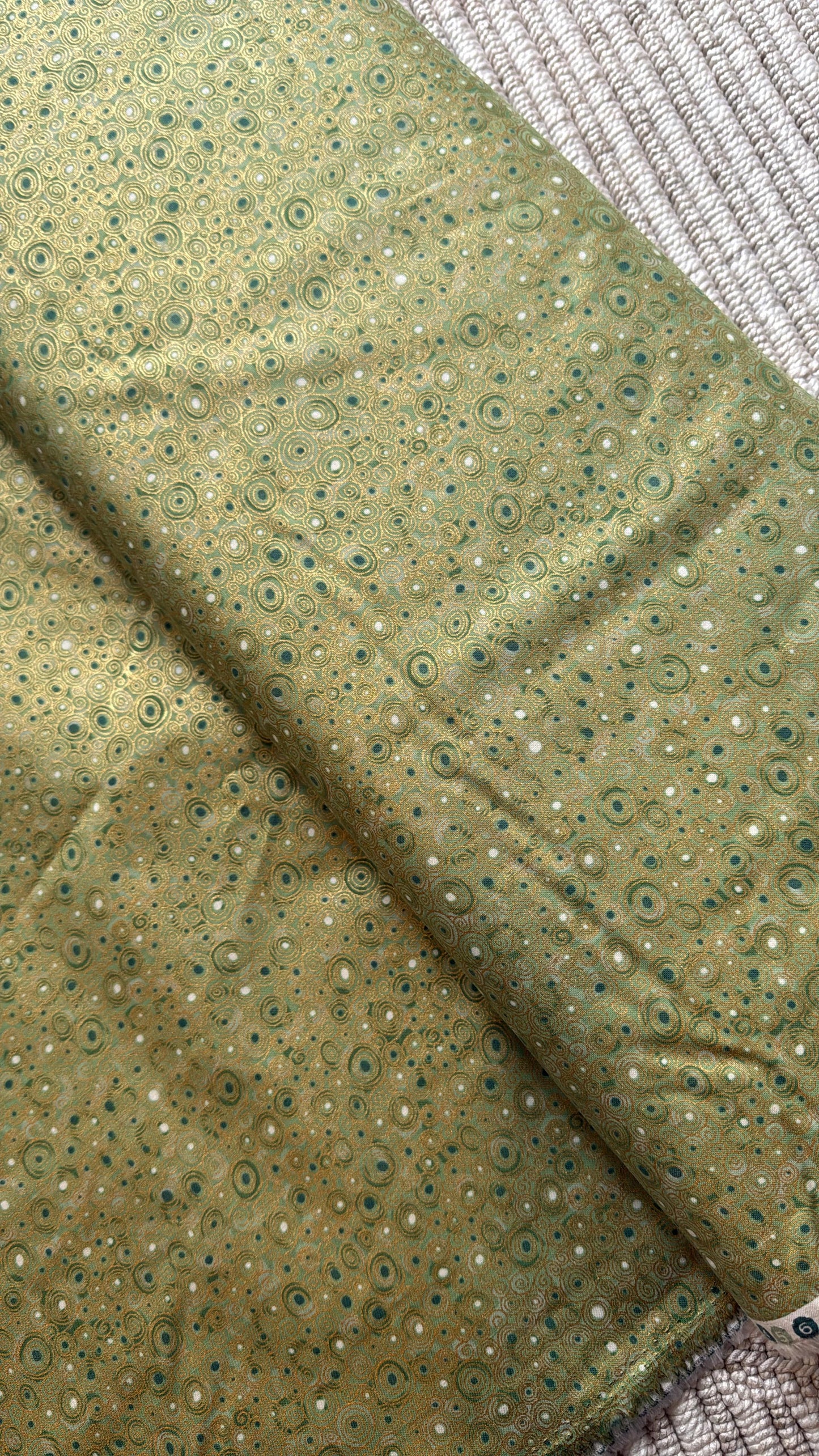 Tela de Algodón Golden Scroll