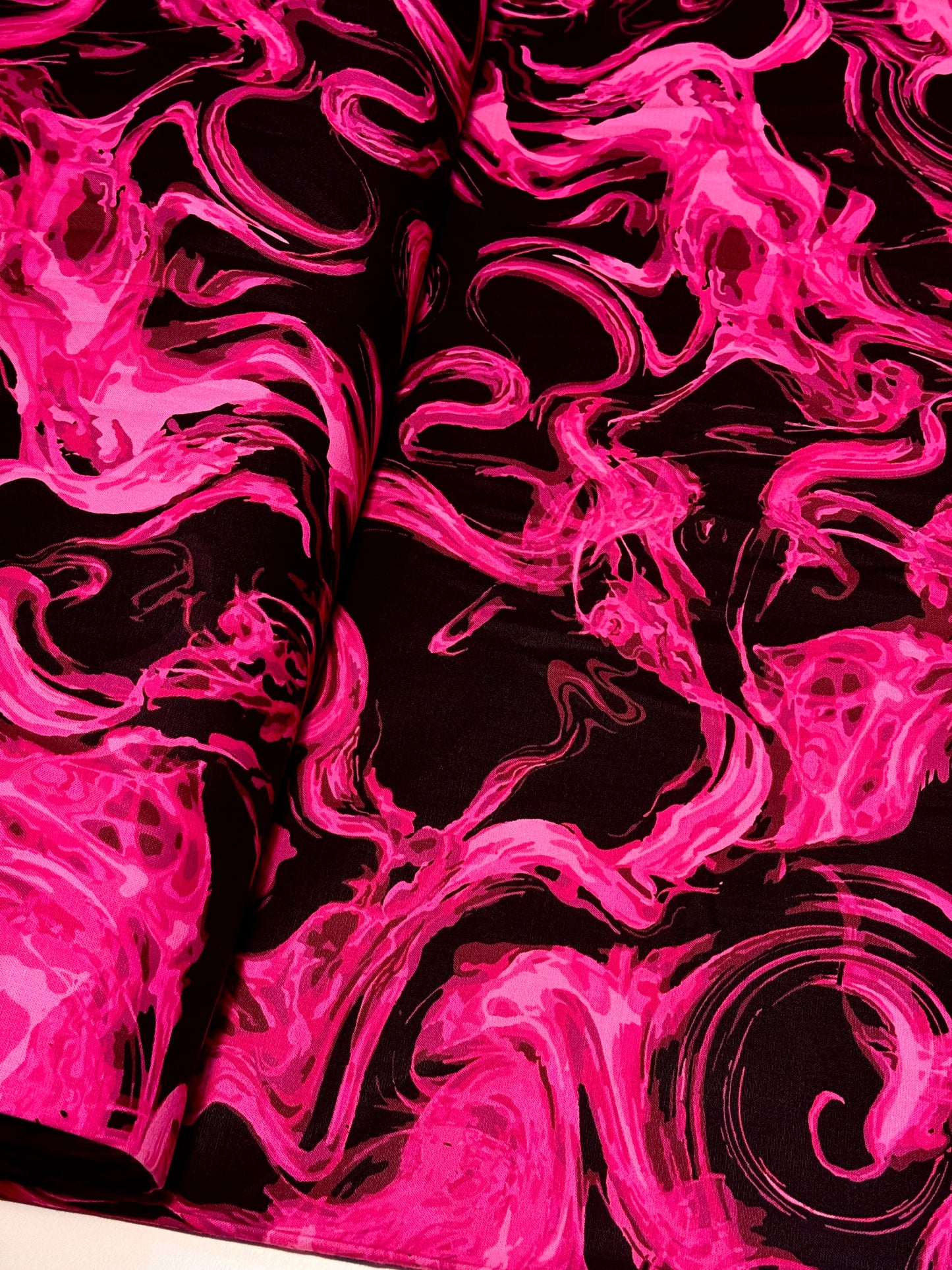 Tela de Algodón Doble Ancho Phantasm Fuego Rosa