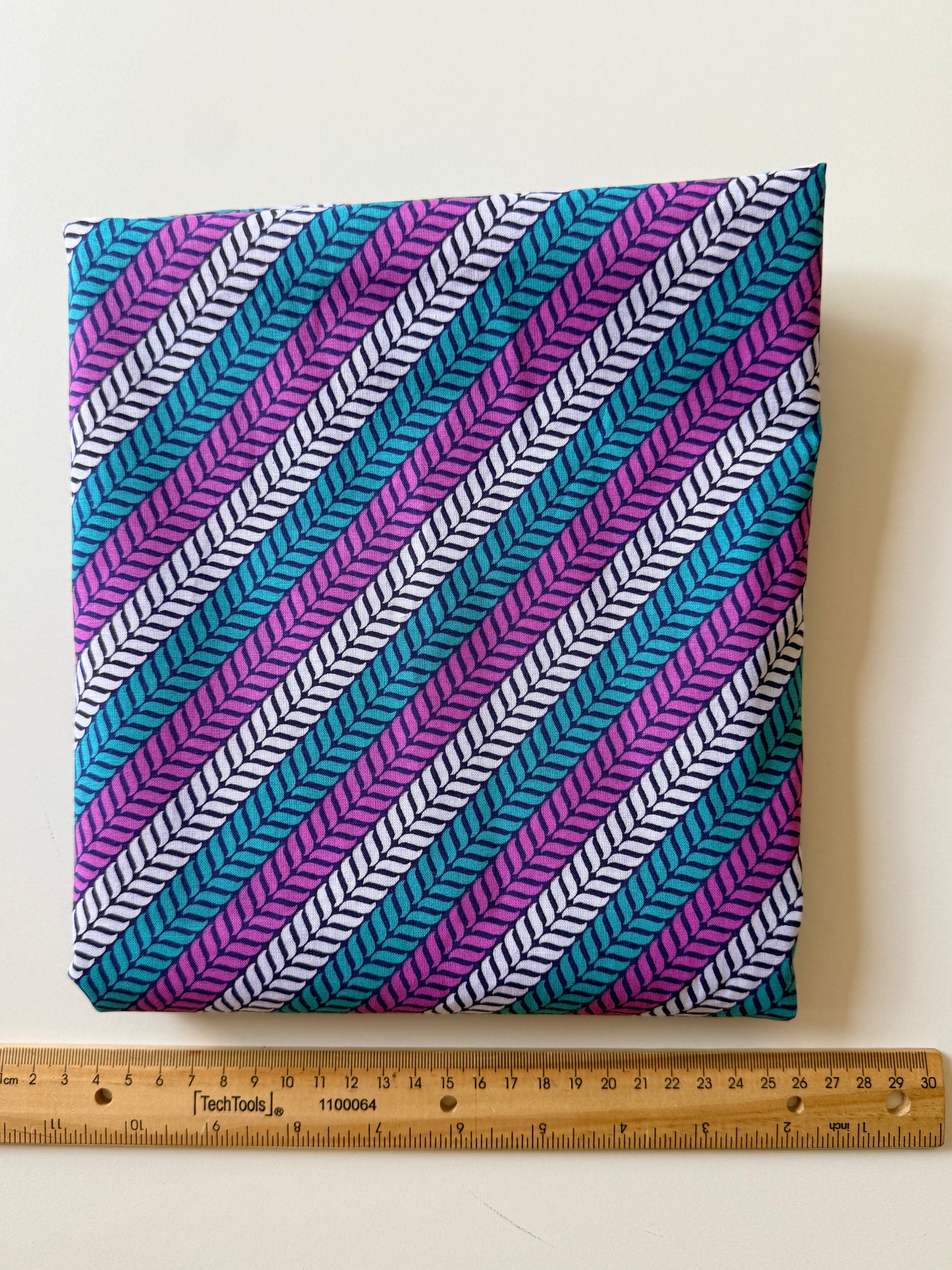 Tela de Algodón Flechas Diagonales