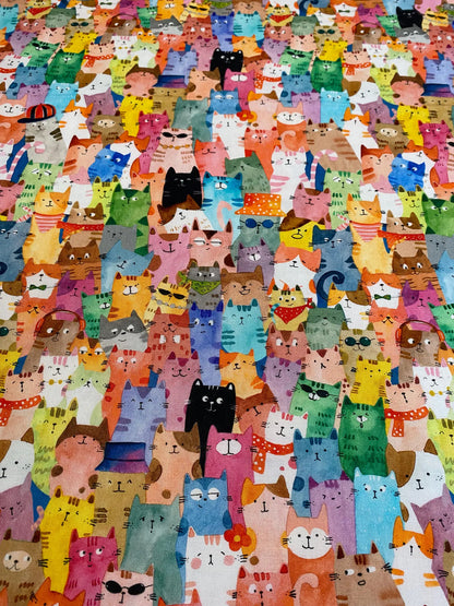Tela de Algodón Cats Around Town, Lleno de Personalidad Multicolor